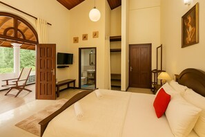 4 bedrooms, iron/ironing board, WiFi, bed sheets