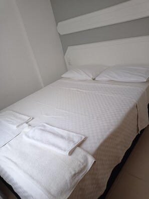 2 chambres, fer et planche à repasser, lit parapluie, Wi-Fi gratuit