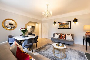 Living area - The Alexander Bain Apartment (Edinburgh)