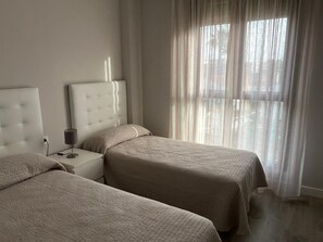 3 chambres, fer et planche à repasser, Wi-Fi gratuit, draps fournis