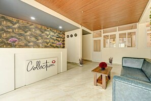 Lobby sitting area - Felix Otim by Welcome Inn Hospitality (Bengaluru)