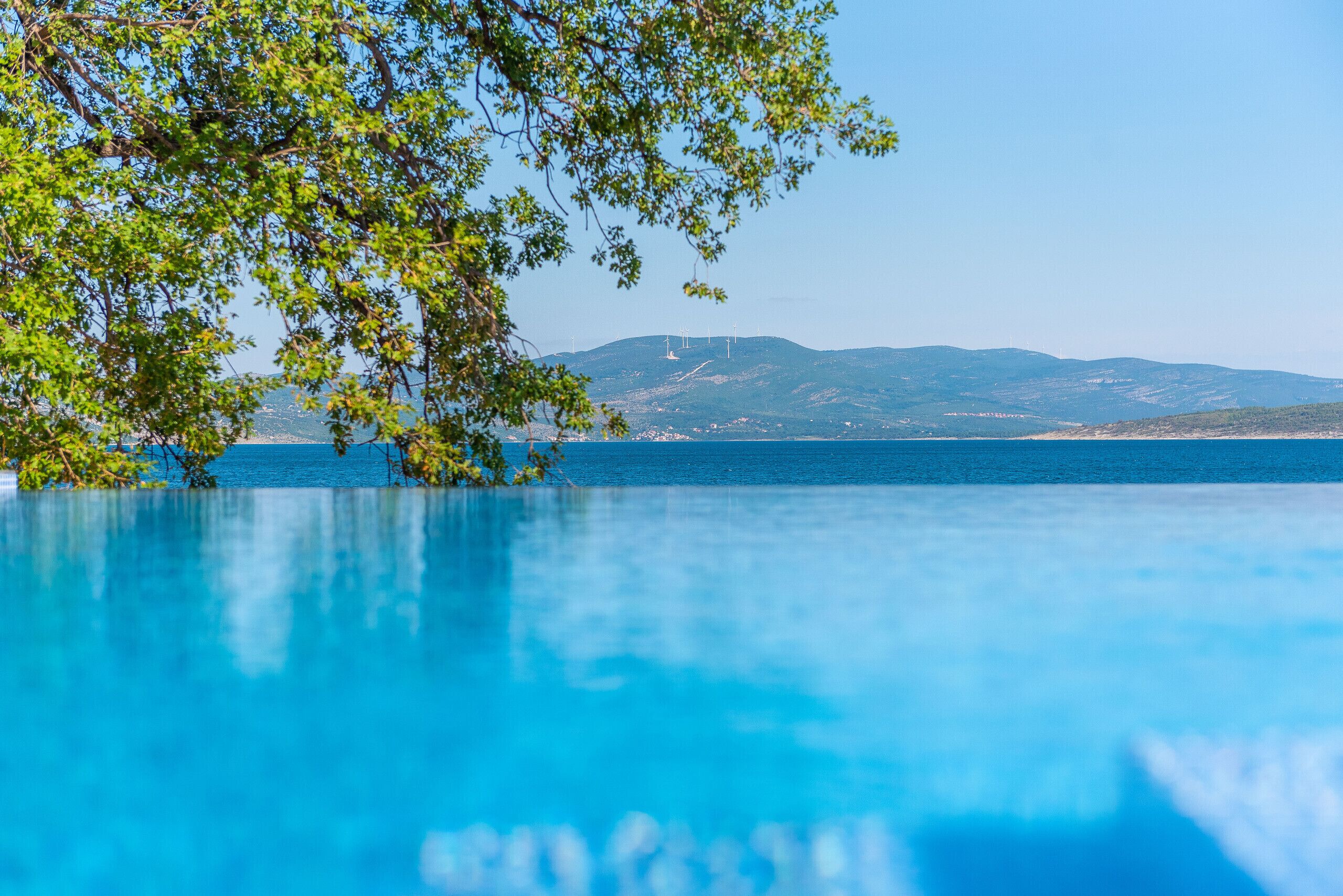 Een verwarmd zwembad