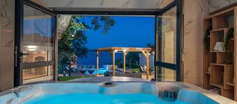 Beachfront villa Promenada