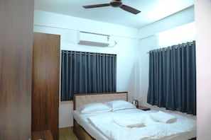 Deluxe Service Apartments with Balcony - Aashhiana Guest House Entire 2BHK Service Apartments, Kolkata (Kolkata)