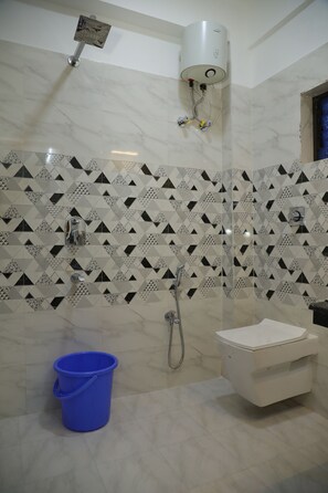 Deluxe Service Apartments with Balcony | Bathroom | Shower, towels