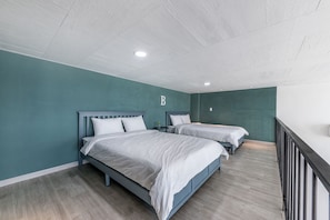 Basic Room, 2 Bedrooms (Ocean Family102)