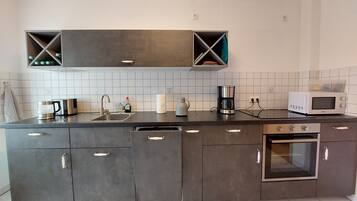 Mikrowelle, Ofen, Herdplatte, Geschirrspüler