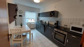 Mikrowelle, Ofen, Herdplatte, Geschirrspüler