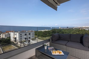 Departamento estándar, varias habitaciones (Seaview Apartment Kostrena Two) | Terraza o patio