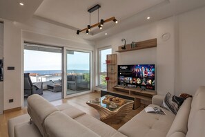 21-inch Smart TV with digital channels - Seaview Apartment Kostrena Two (Kostrena)