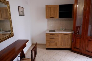 Classic Triple Room, Courtyard View | Interior - Sikania Residence (Syracuse)