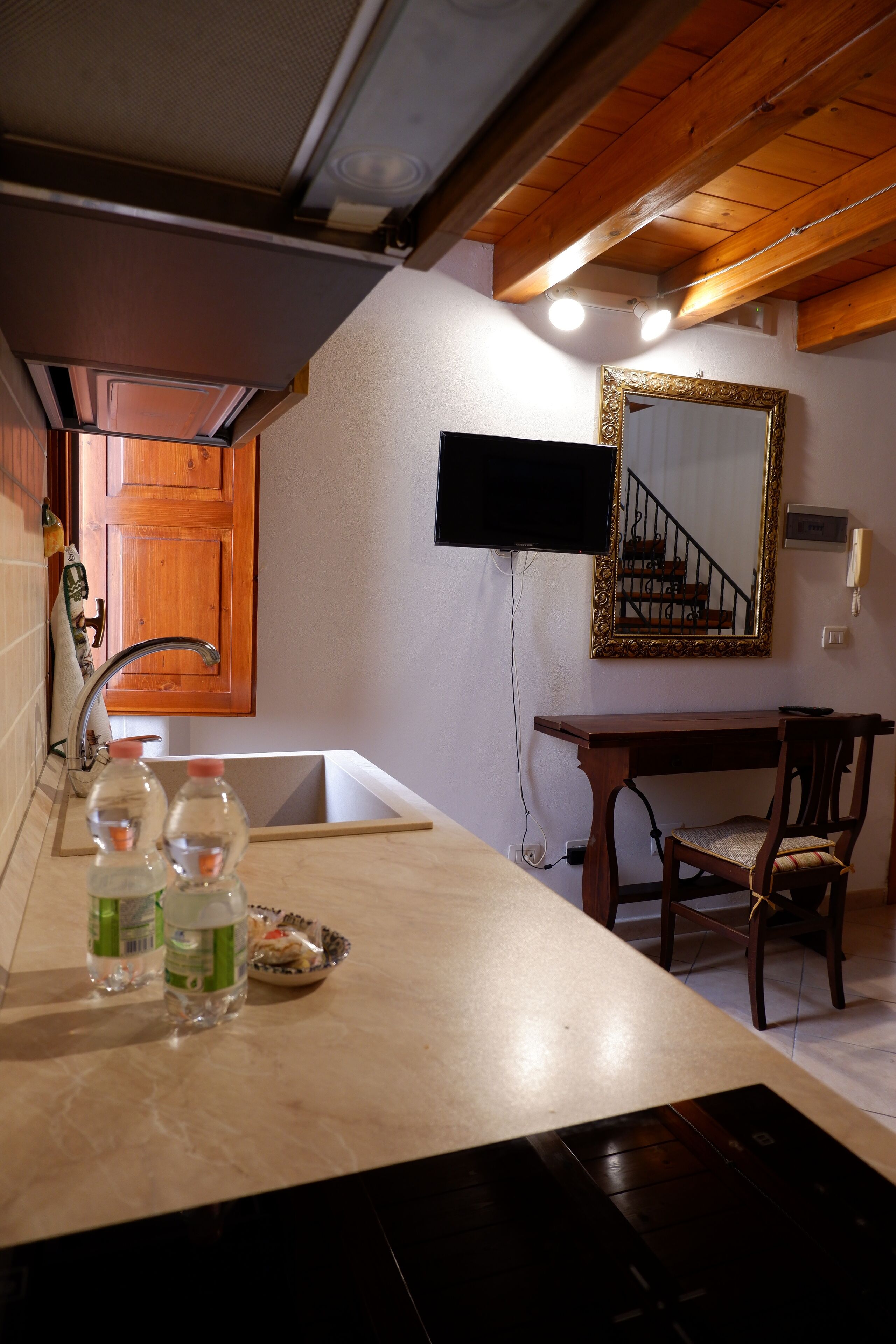 Apartment, Blick auf den Innenhof | Innenbereich