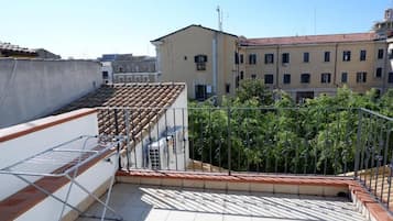 Familienzimmer, Terrasse | UnterkunftsgelÀnde