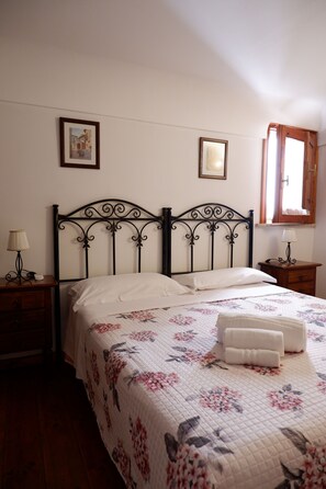 Apartment, Courtyard View | Desk, laptop workspace, free WiFi - Sikania Residence (Syracuse)