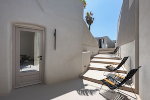 Two-Bedroom Cave Suite | Terrace/patio