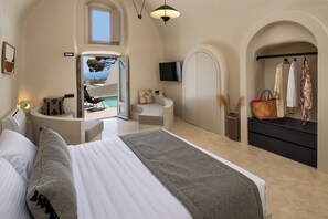Cave Suite, Outdoor Tub | In-room safe, free WiFi
