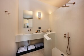 Cave Junior Suite, Outdoor Tub | Bathroom - Calissa Suites by Ananda (Santorini)