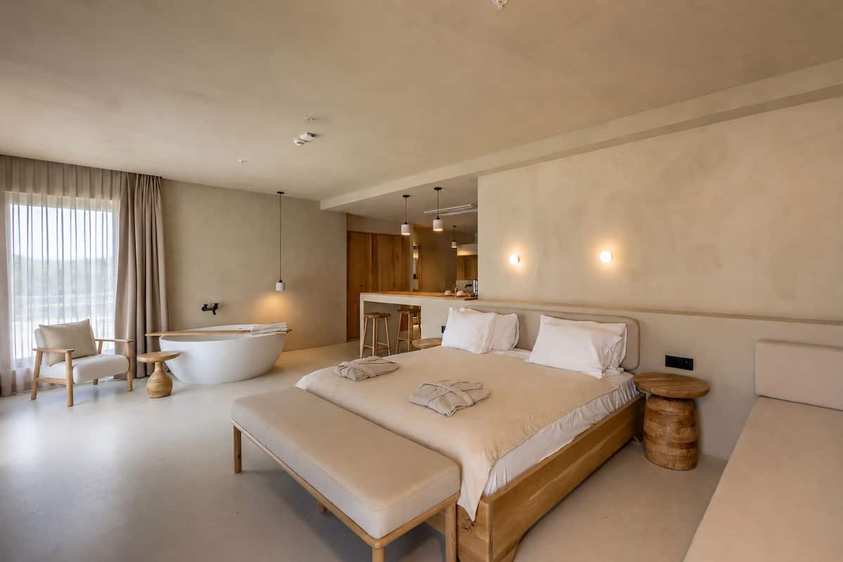 Kamar Double Deluks, pemandangan laut | Seprai premium, minibar, brankas, dan tirai kedap cahaya