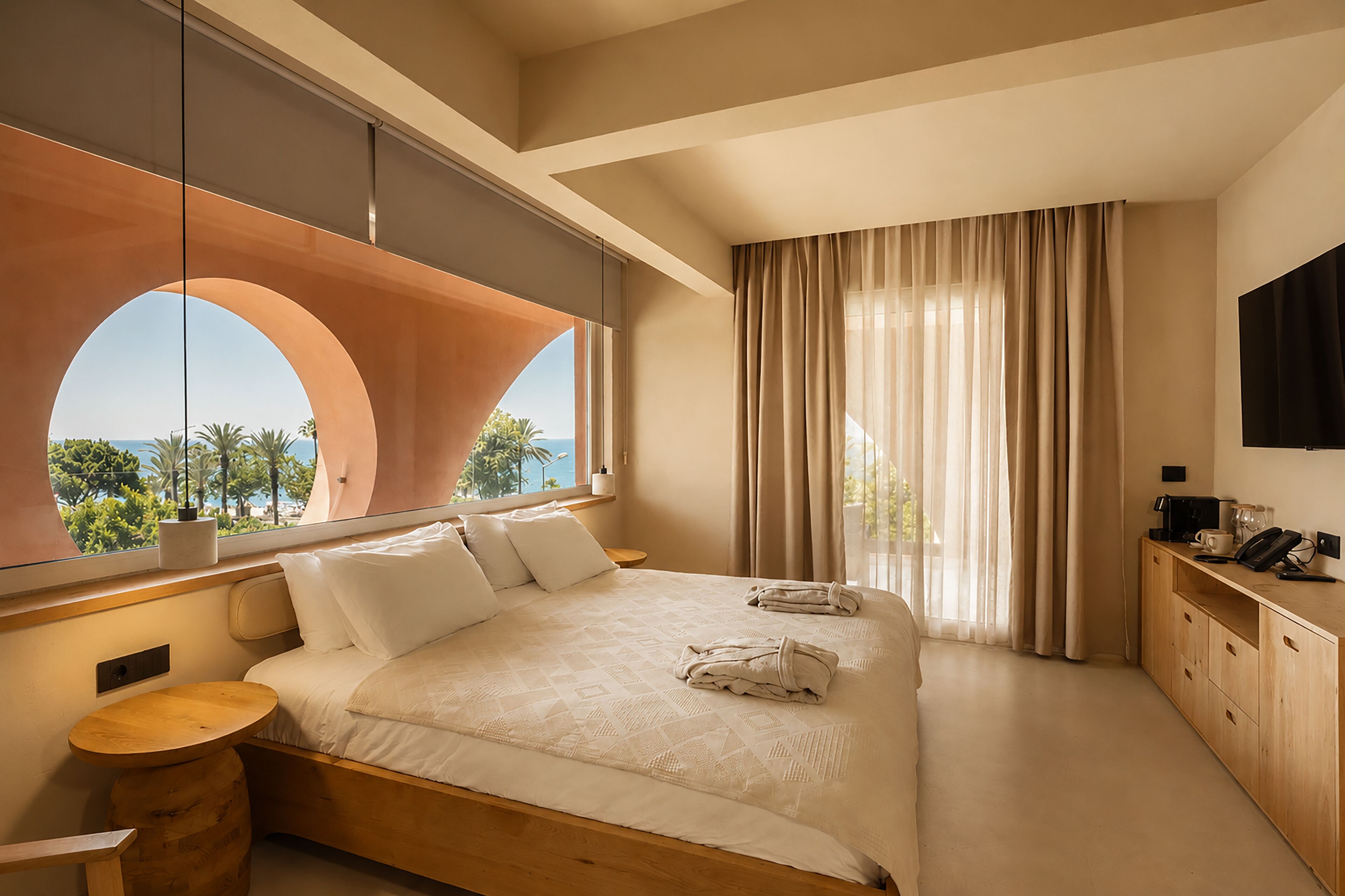 Deluxe Room, Sea View | Premium bedding, minibar, in-room safe, blackout curtains