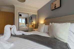 3 bedrooms, desk, iron/ironing board, WiFi