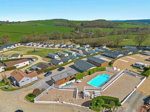 Springfield Deer View - Private Hot Tub & Communal Swimming Pool with Fishing nearby