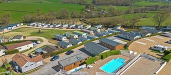 Springfield Deer View - Private Hot Tub & Communal Swimming Pool with Fishing nearby