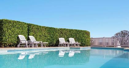 Springfield Deer View - Private Hot Tub & Communal Swimming Pool with Fishing nearby