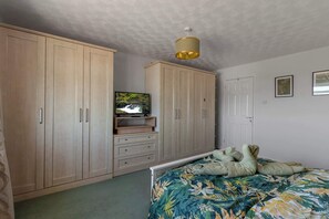 3 chambres, fer et planche à repasser, Wi-Fi, draps fournis