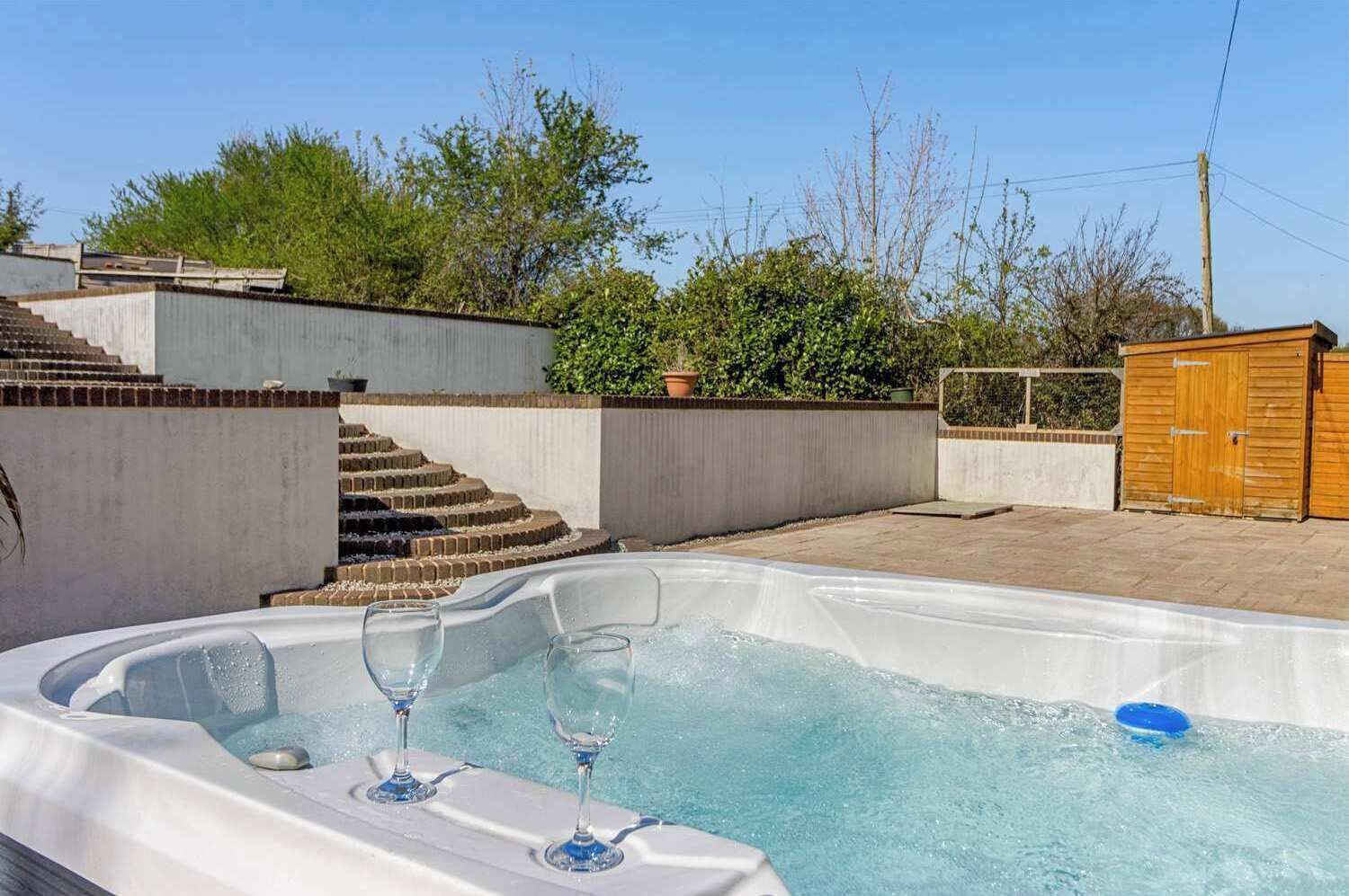 Outdoor spa tub