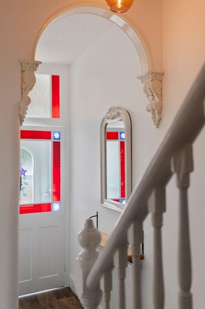 المنشأة من الداخل