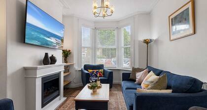 Maple House (Sleeps 7) - Short Stays UK Ltd