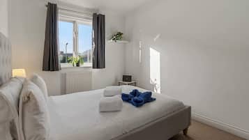 3 bedrooms, iron/ironing board, WiFi, bed sheets