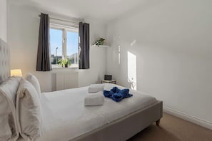 3 chambres, fer et planche à repasser, Wi-Fi, draps fournis