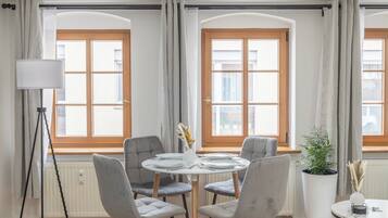 Kondominium Comfort | Makan di kamar