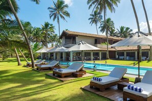 Outdoor pool - Villa Thamburu (Bentota)