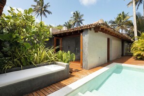 King Suite ( Flora) 01 | Private pool