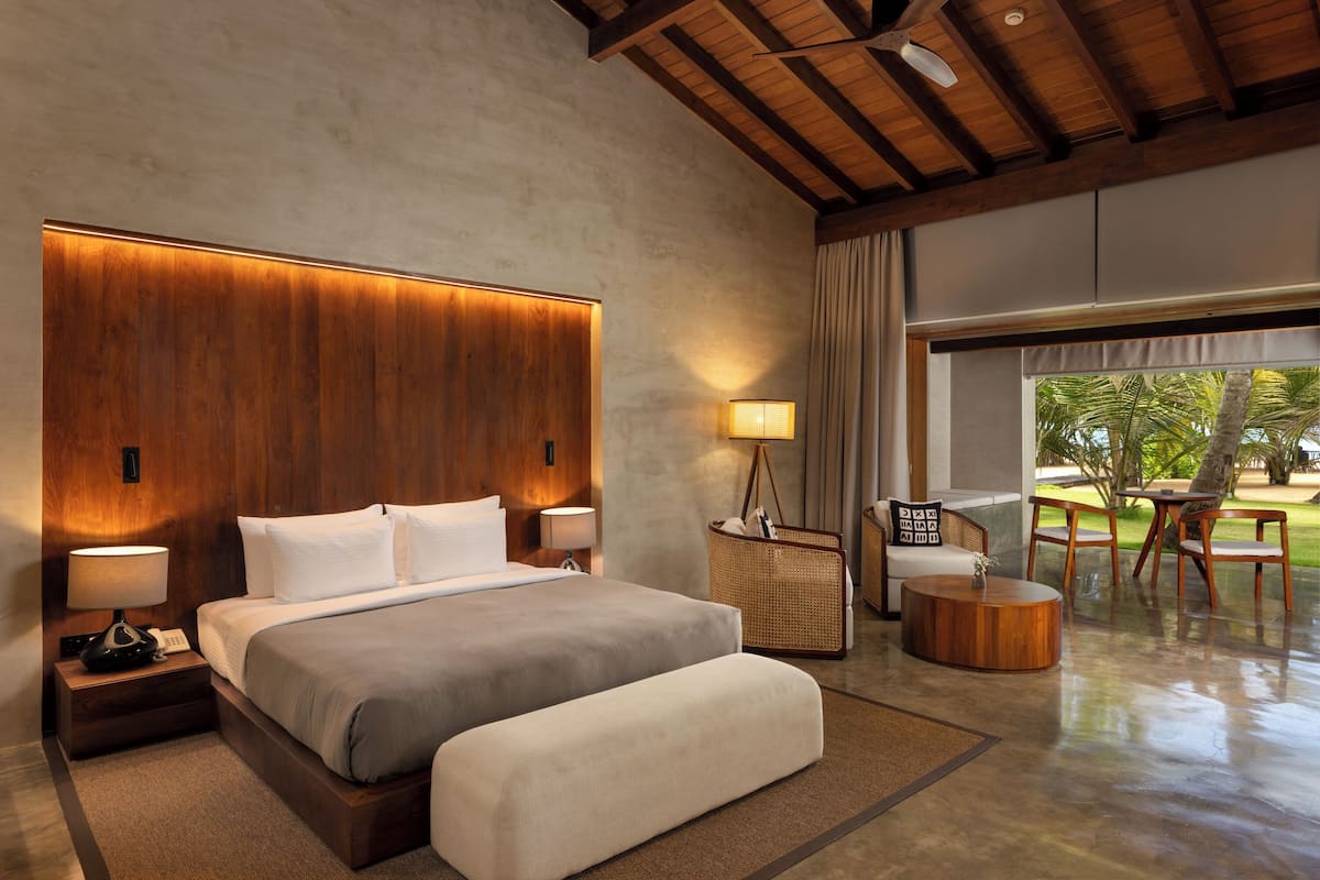Deluxe suite double ( chathurani /nathalie / Magano) 03 | In-room safe, desk, laptop workspace, iron/ironing board (on request)