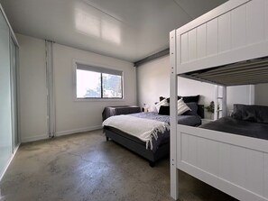 4 bedrooms, WiFi, bed sheets
