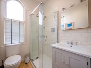 Hårtork och handdukar