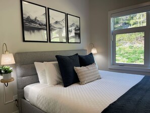 3 chambres, fer et planche à repasser, lit de bébé portatif