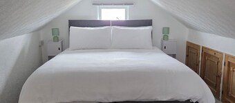 The Hidden Gem - 2 bedrooms very close to sandy beach