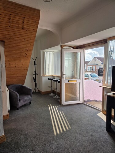 The Hidden Gem - 2 bedrooms very close to sandy beach