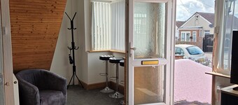 The Hidden Gem - 2 bedrooms very close to sandy beach