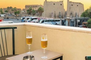 Outdoor dining - Temple & Nile View (Luxor)