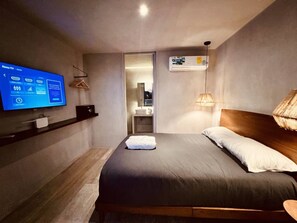 1 soveværelse, pengeskab på værelset, strygejern/strygebræt