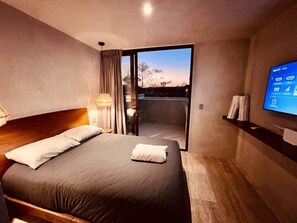 1 soveværelse, pengeskab på værelset, strygejern/strygebræt