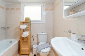 Hair dryer, towels, shampoo, toilet paper - Apartment in Rhodes Center (Rodos)