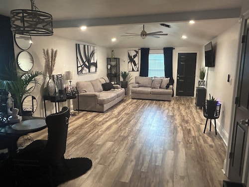 Charming 3-bedroom house in LaPlace with AC, WiFi