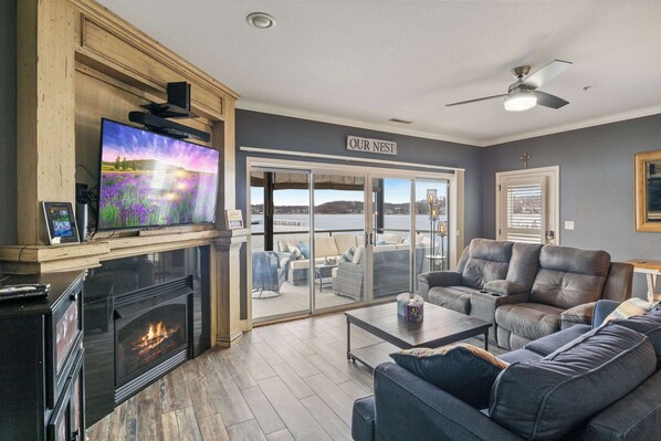 Fernseher, Kamin, Stereoanlage, Arbeitsbereiche