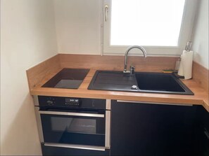 Micro-ondes, four, plaque de cuisson, lave-vaisselle
